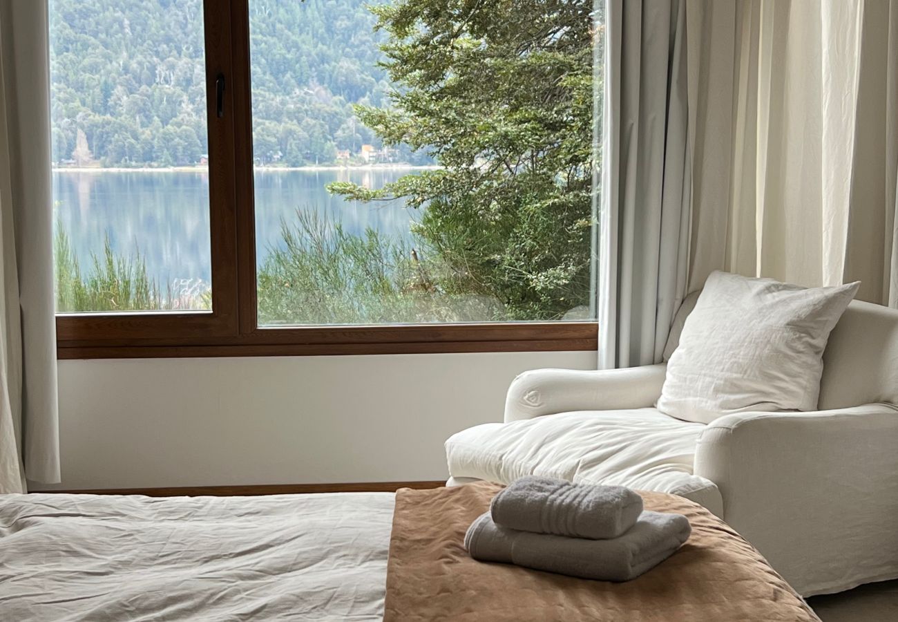 Detail of the master bedroom in Arrayán -1A apartment with open lake views from inside the room.